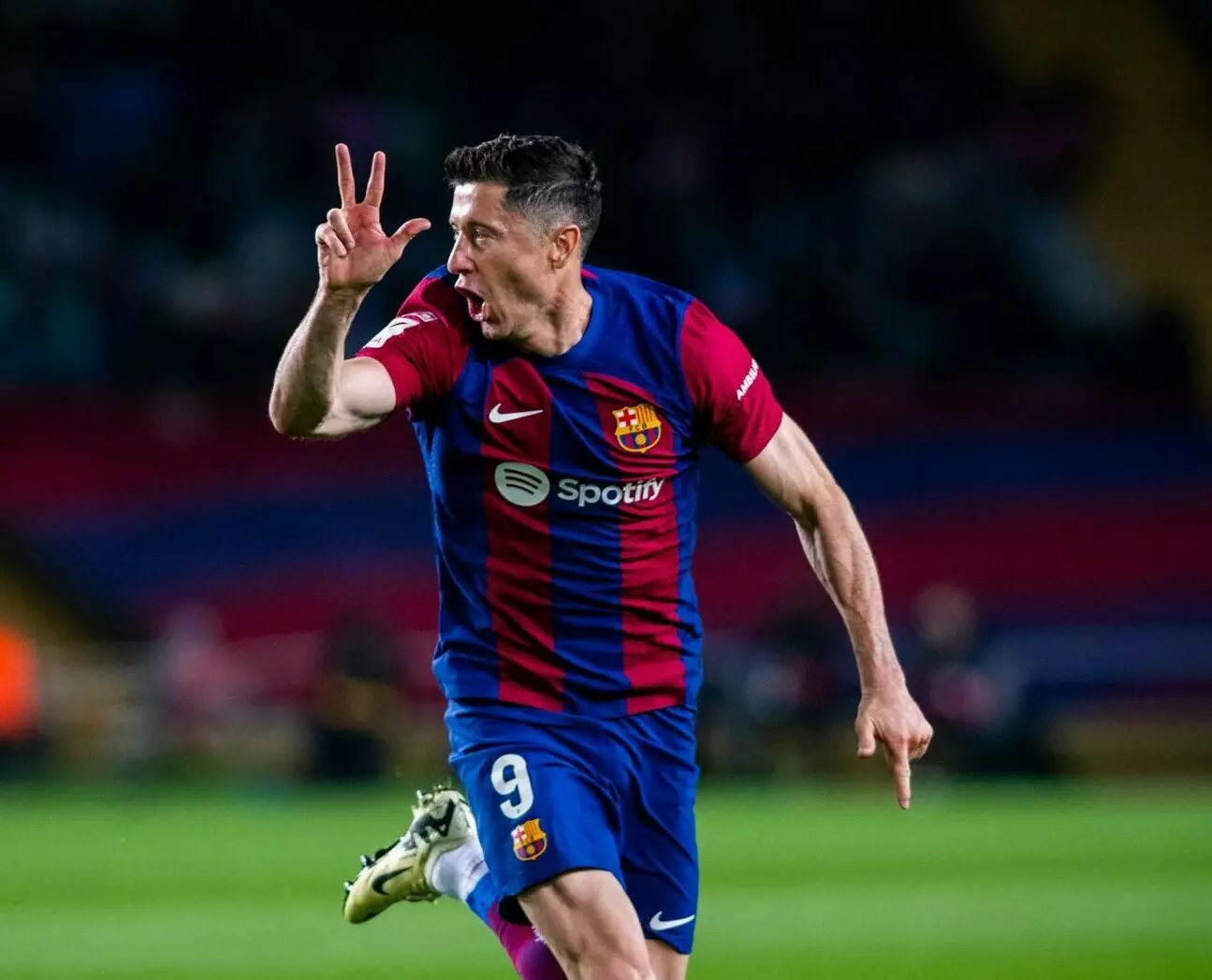 Lewandowski hat-trick