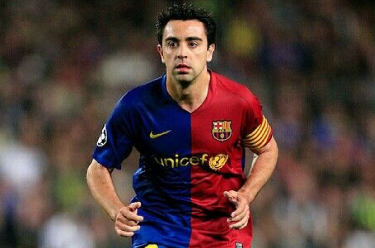 Xavi dirigiendo el juego